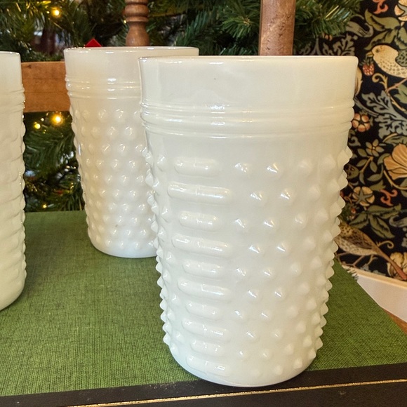 🎄1950’s Set of Four Anchor Hocking White Milk Glass Hobnail Glasses 4 1/2 inches - Picture 5 of 8
